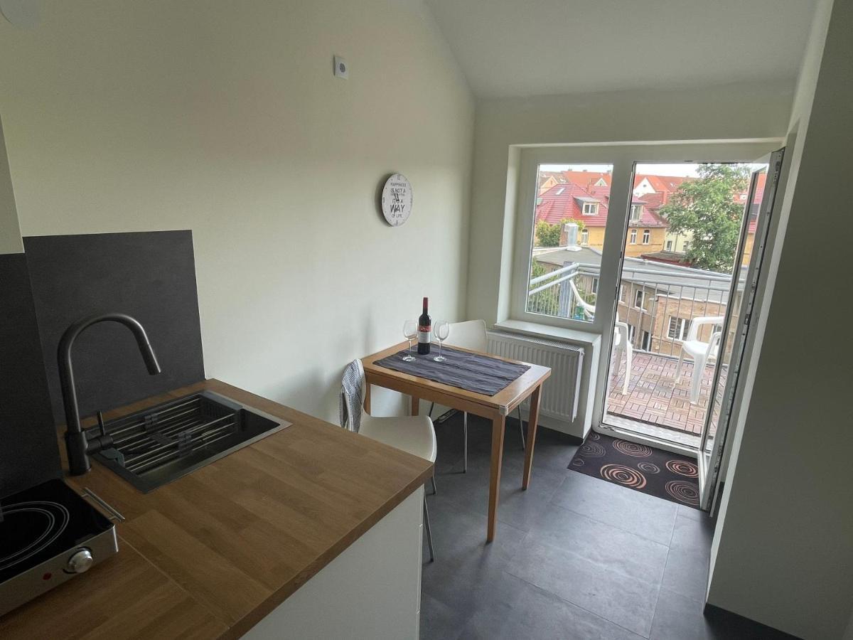 Schoene Neue 4 Zimmer Wohnung Mit Sued-Balkon Bis 8 Personen Naumburg  Esterno foto