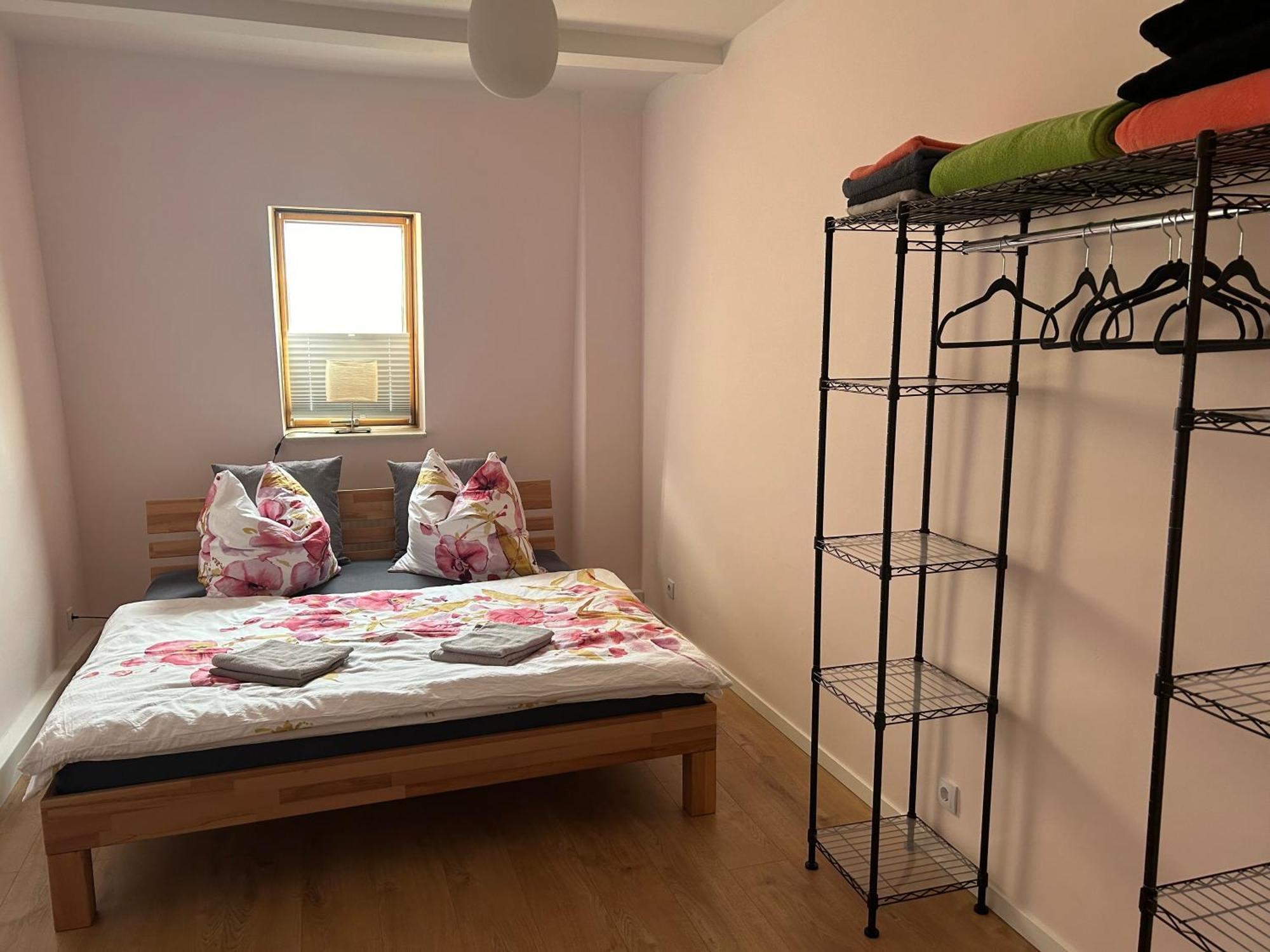 Schoene Neue 4 Zimmer Wohnung Mit Sued-Balkon Bis 8 Personen Naumburg  Esterno foto