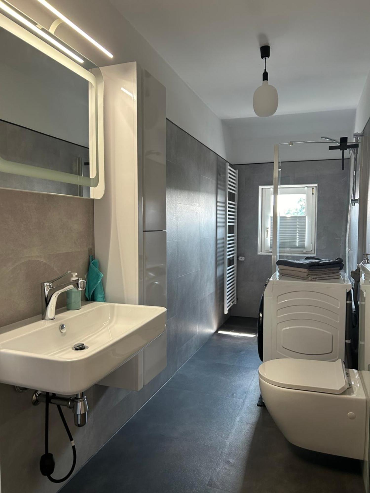Schoene Neue 4 Zimmer Wohnung Mit Sued-Balkon Bis 8 Personen Naumburg  Esterno foto