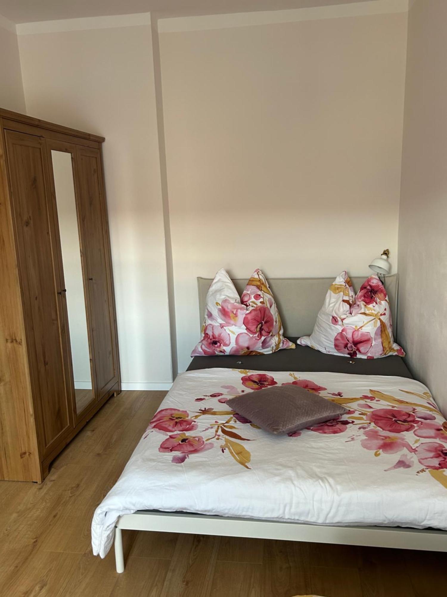 Schoene Neue 4 Zimmer Wohnung Mit Sued-Balkon Bis 8 Personen Naumburg  Esterno foto